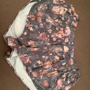 Lululemon hotty hot shorts, 2.5”